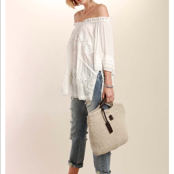 Off White Off Shoulder side slit Top - Picture 2 of 8